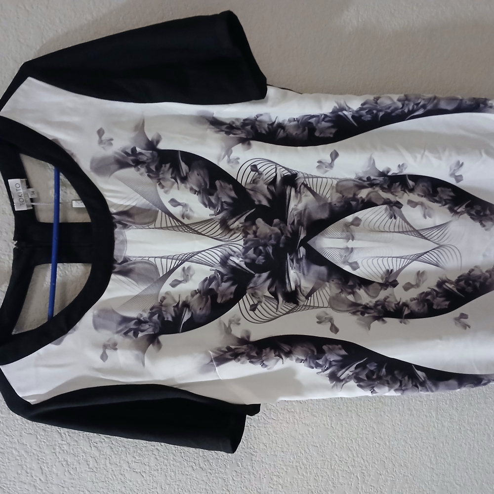 Toiko Black and White Floral Top